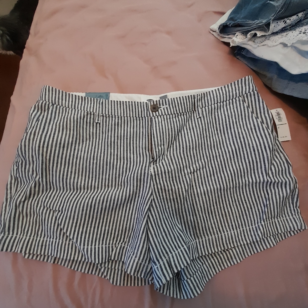 Oldnavy pinstripe shorts size 14